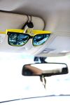 PODRŽBRÝLE praktický držák brýlí do auta stříbrný