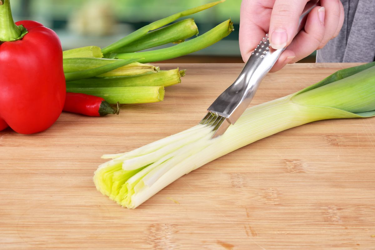16 cm nerezový proužkový kráječ na zeleninu, jarní cibulku a pórek PROUŽKÁTOR