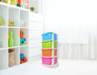 QUATRO čtyřpatrový regál, se 4 boxy na kolečkách