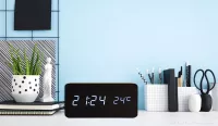 WOODOO CLOCK digitální LED dřevěné hodiny černé