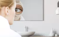 Zvětšovací kosmetické zrcátko s přísavkami 10x zvětšení