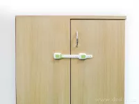 Ochranný dětský zámek - nastavitelná pojistka na dvířka, samolepící