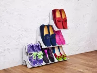 STOHOVATELNÝ BOTOŠTOS stojan/botník z pevného odolného plastu.