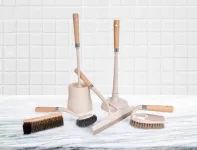 WC štětka volně stojící s rukojetí z bukového dřeva NATURAL LOOK