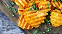 22 cm vlnkovací nerezový kráječ na ozdobné vlnkování GOURMET