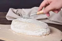 ŽILETKOVÝ NOŽÍK na nařezávání nakynutého těsta
