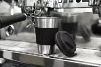 500 ml nerezový hrnek KELIMÉRO® se silikonovým páskem a víčkem