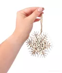 9 cm Dřevěná 3D vločka se třpytkami, se zlatou vločkou