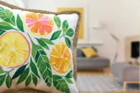 SADA 12 odstínů dekorativních barev NA TEXTIL, 4 štětce a 1 paleta