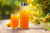 1,5 L karafa z borosilikátového skla s nerezovou zátkou