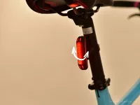Nabíjecí USB intenzivní LED červené světlo na kolo