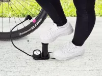 Nožní nafukovací pumpa s manometrem