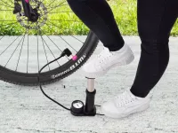 Nožní nafukovací pumpa s manometrem