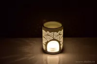 Keramická aromalampa s krajkovým dekorem