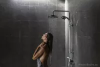 Pěnivý sprchový gel s Aloe Vera a glycerinem MIDNIGHT CHERRY