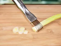 16 cm nerezový proužkový kráječ na zeleninu, jarní cibulku a pórek PROUŽKÁTOR