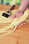 21 cm nerez kráječ na těstoviny s 9 kulatými břity NUDLÁTOR