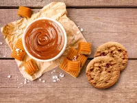 55 ml votivní sójová eko-svíce, sušenky a slaný karamel COOKIES & SALTED CARAMEL, PARFUMIA®