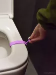 PRKNOZDVIH poutko na wc prkénko