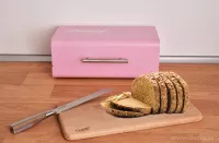 Kovový chlebník s otevíracím víkem