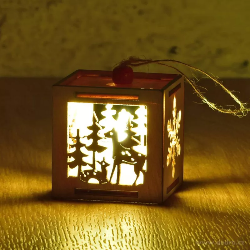 5 cm dřevěný domek s LED osvětlením