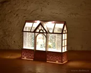 20 cm svítící LED domeček s poletujícími třpytkami