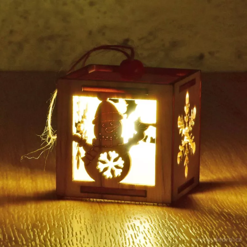 5 cm dřevěný domek s LED osvětlením