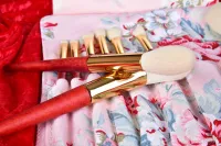 9 ks profesionálních přírodních štětců na make-up v látkovém pouzdře