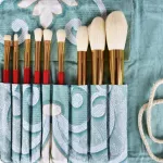 9 ks profesionálních přírodních štětců na make-up v látkovém pouzdře