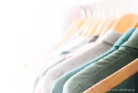 Sada 1+1 ECO žehlička ve spreji® JASMINE & VANILLA na vyrovnání skladů a záhybů na oblečení