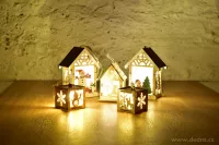 14 cm dřevěný domek s LED osvětlením