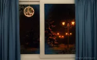 15 cm svítící LED lesní zátiší, závěsná dekorace do okna či výklenku
