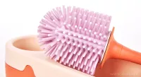 WC štětka s gumovými štětinami, se stojánkem PIG