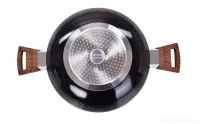 Pánev WOK Ø 28 cm s poklicí BIOPAN® WOODOO, s rukojetí soft touch v imitaci dřeva