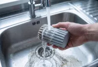 SPONGE POP | chytrá drážkovaná houbička | perfektně stírá & nevíří prach, extra savá | šedá