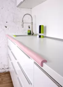 NÁRAZNÍK | Ochranný pěnový pás na hrany nábytku pro bezpečný domov | délka 2 m